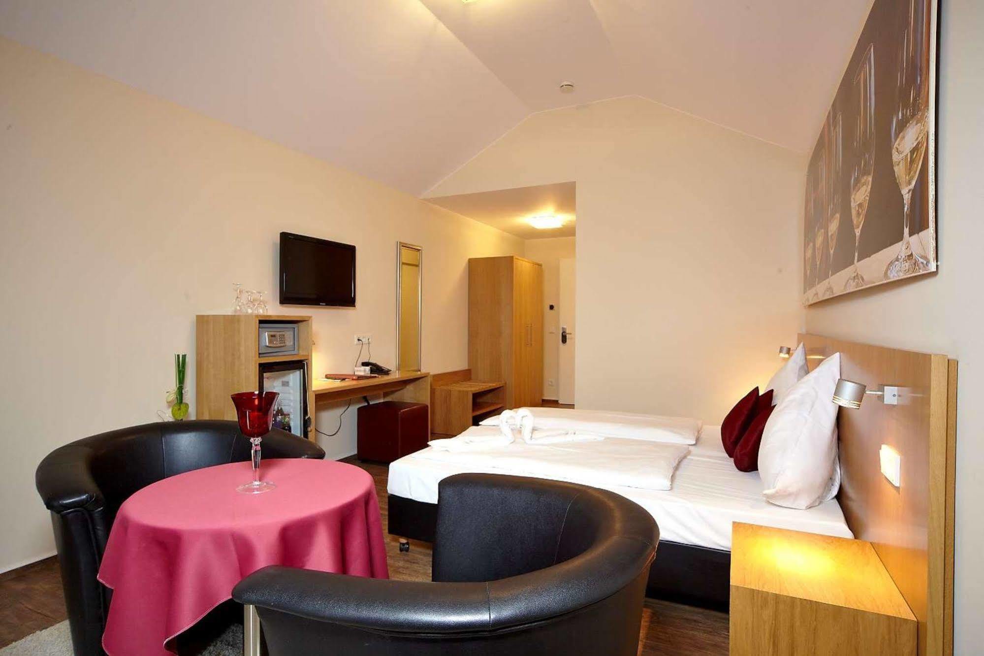 Christiana'S Wein & Art Hotel Бернкастель-Кюс Экстерьер фото