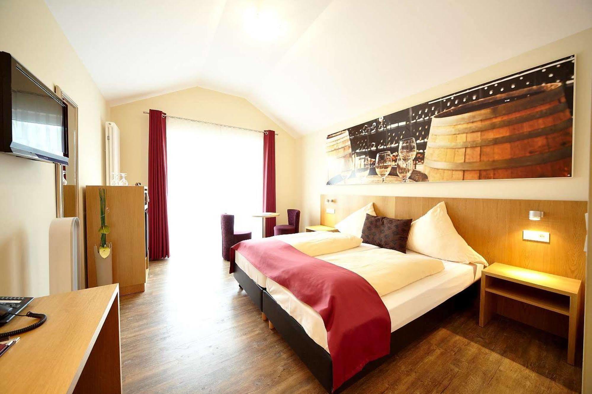 Christiana'S Wein & Art Hotel Бернкастель-Кюс Экстерьер фото