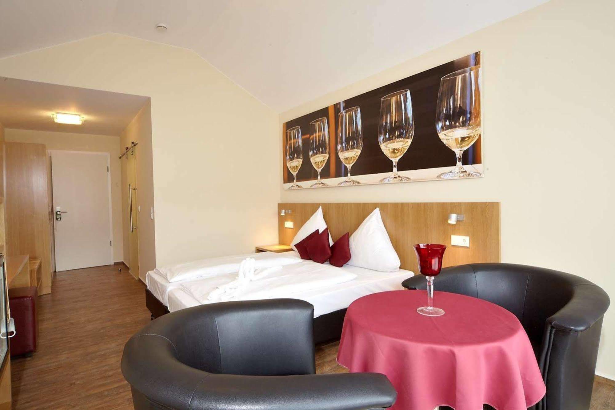Christiana'S Wein & Art Hotel Бернкастель-Кюс Экстерьер фото